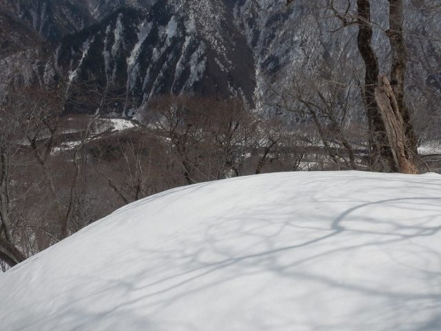 伊南川の谷を見下ろす