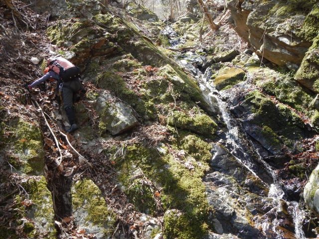 左沢上部の滝をクライムダウン
