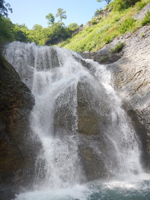 三ツ折の滝を間近から