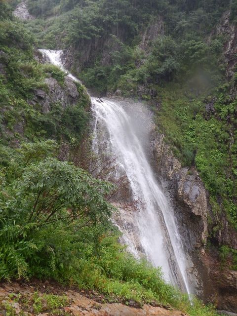 高巻き途中からの大滝
