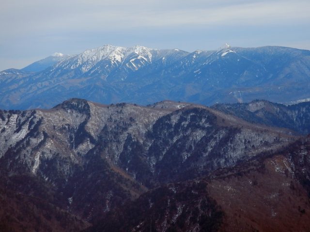 楢俣川左岸尾根の山々と燧ケ岳
