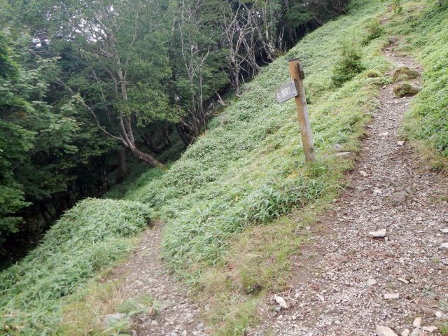 牛ノ寝通りへの分岐