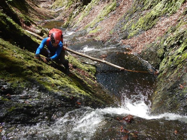 釜をへつって越える