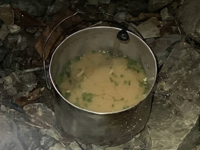 キノコ入りイワナ汁