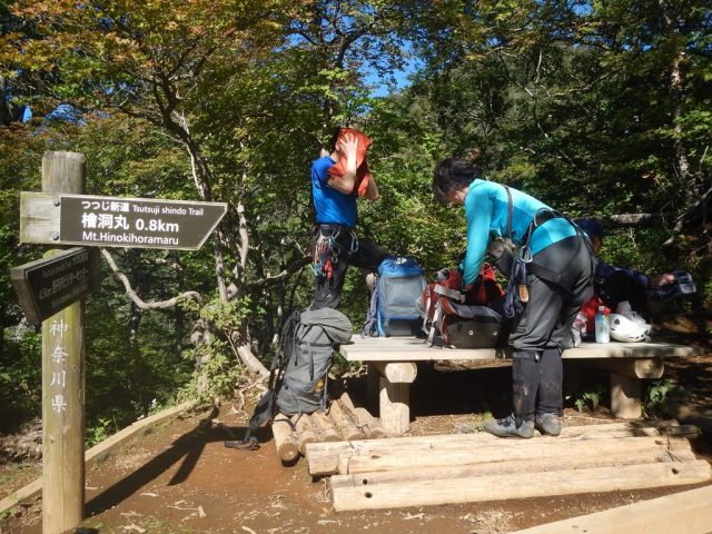 ツツジ新道1400m付近へ詰め上げる