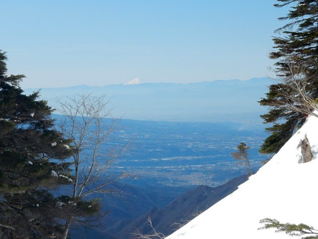 振り返ると富士山の姿が目に入った