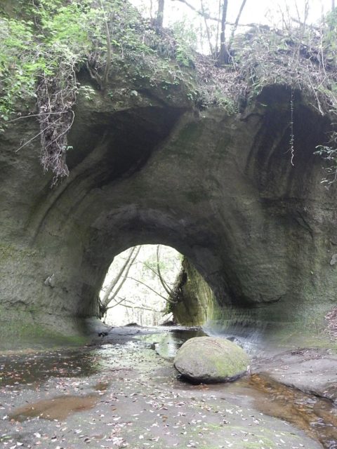 急駟滝落ち口の川廻しのトンネル