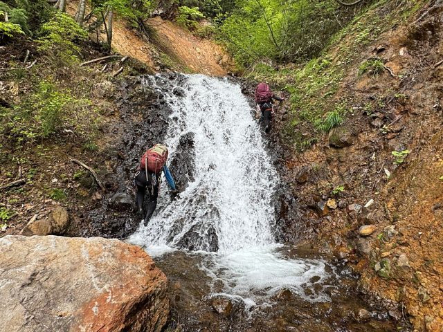 ホールド豊富な滝