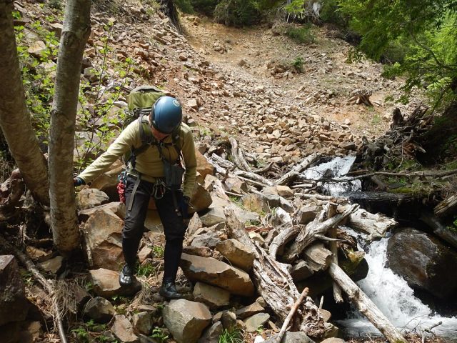 大垂沢Co1550付近の大崩壊地を足早に通過する
